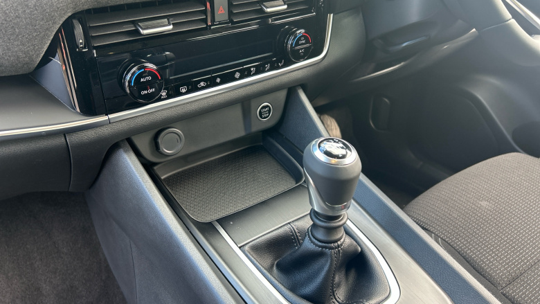 Nissan Qashqai 1.3 DiG-T MH Acenta Premium 5dr Petrol Hatchback